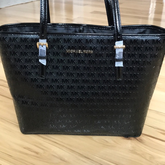 Michael Kors Handbags - Michael Kors bag.